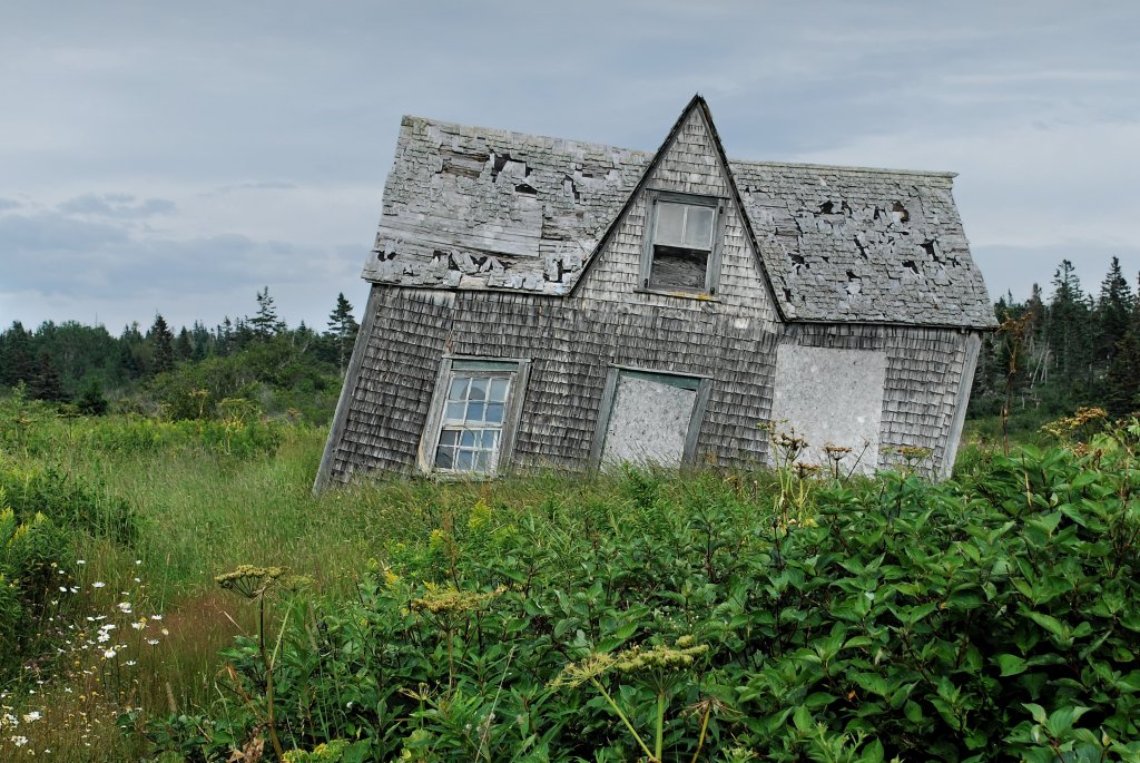 Utterly Abandoned Dwellings - A new series of utterly desolate homes on the blog of romance author, Lis'Anne Harris. 