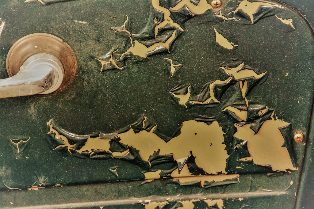 Peeling vinyl - Utterly Forlorn Fire Truck series on the blog of romance author Lis'Anne Harris